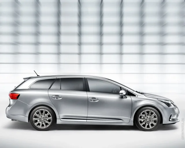 Toyota Avensis Tourer 2012 station wagon — 23