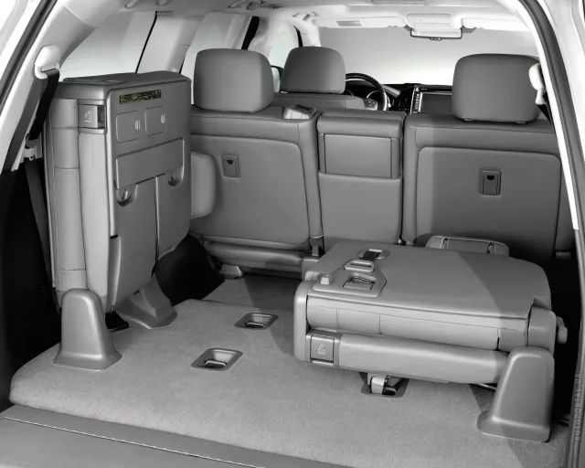 Toyota Land Cruiser 200 2011 позашляховик — 9