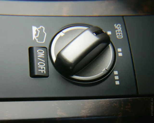 Toyota Land Cruiser 200 2011 позашляховик — 2