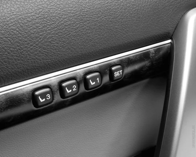Toyota Land Cruiser 200 2011 позашляховик — 17
