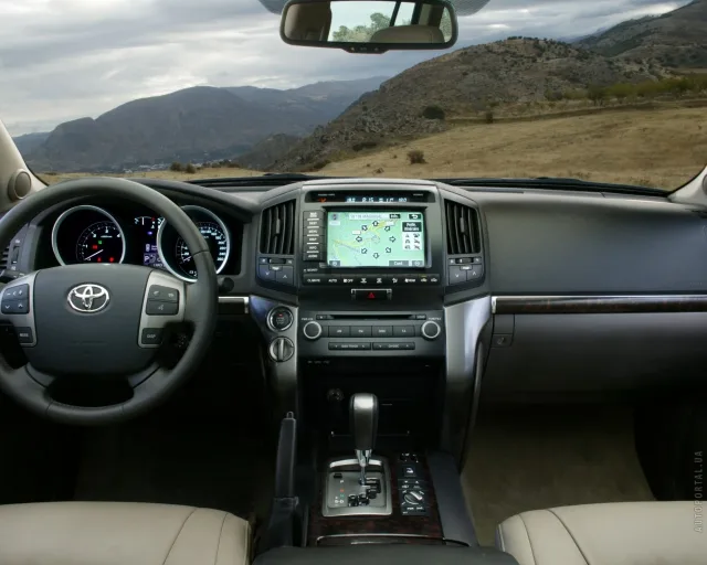 Toyota Land Cruiser 200 2011 позашляховик — 18