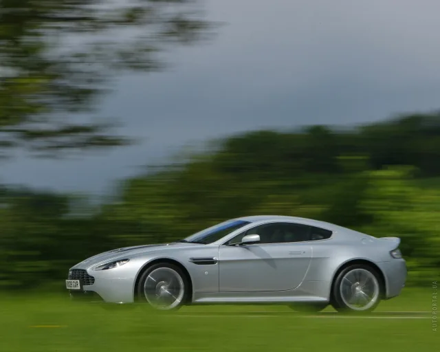 Aston Martin V12 Vantage sports car — 4