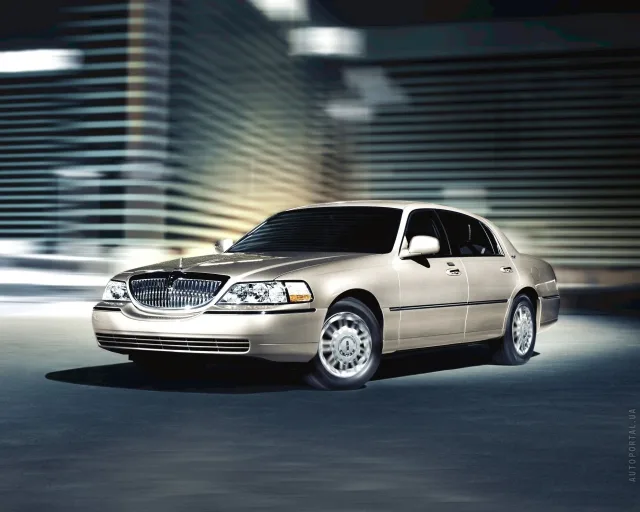 Lincoln Town Car (Линкольн Таун Кар) cедан — 10