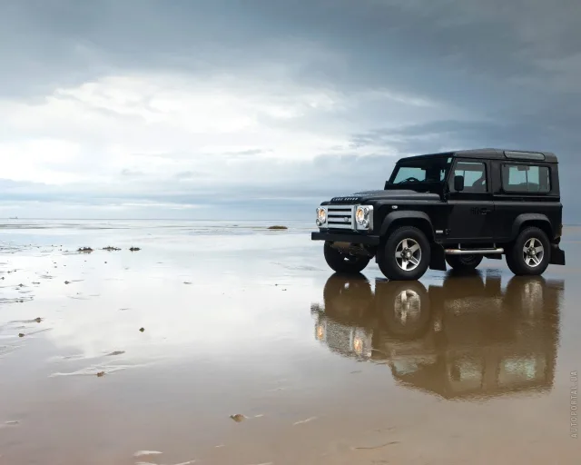 Land Rover Defender 90 Station Wagon 2.4D MT Base — 14