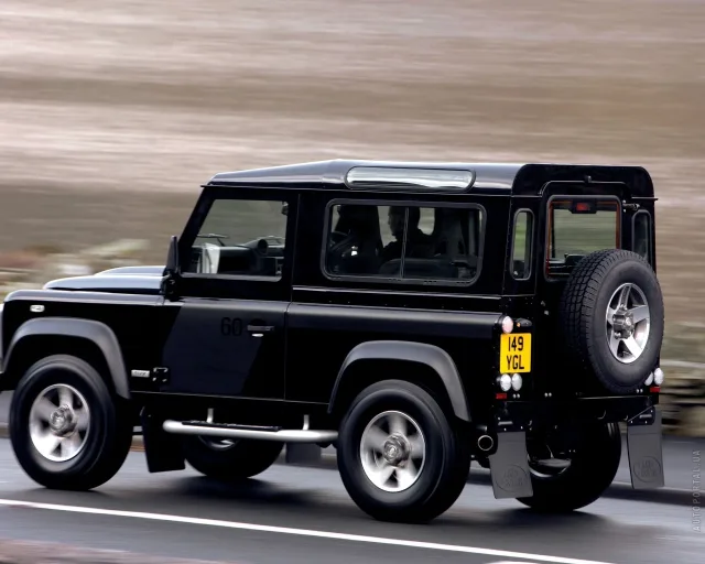 Land Rover Defender 90 Station Wagon 2.4D MT Base — 22