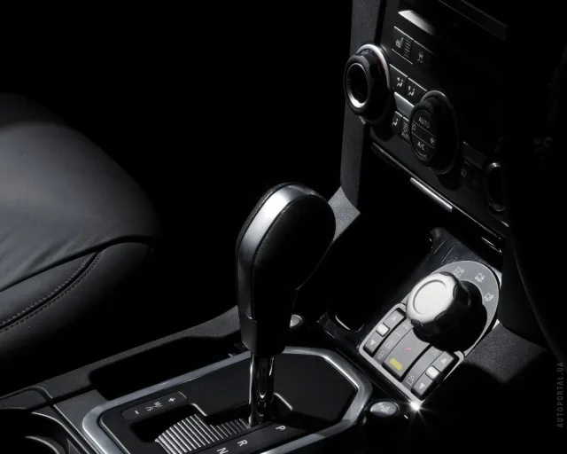 Land Rover Discovery 4 SUV — 6