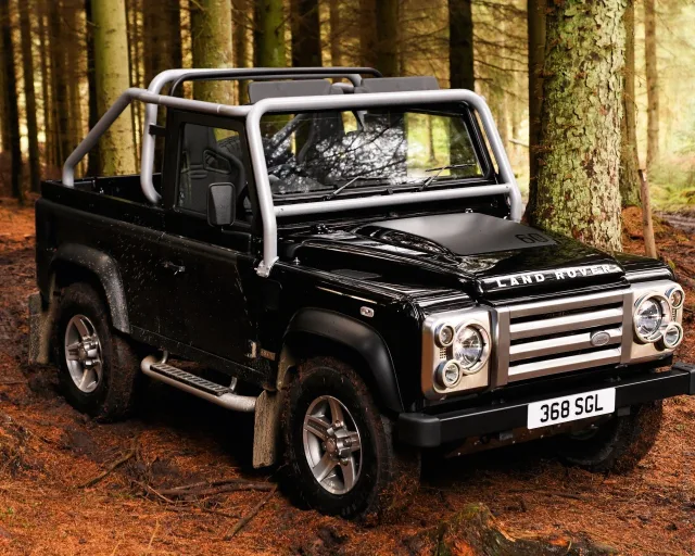 Land Rover Defender 90 Station Wagon 2.4D MT Base — 13