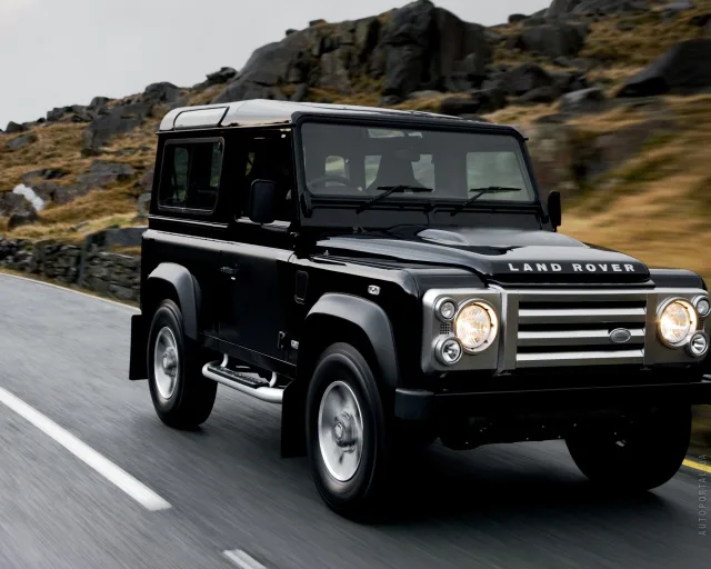 Land Rover Defender 90 Station Wagon 2.4D MT Base — 21