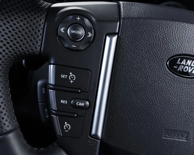 Land Rover Discovery 4 SUV — 5