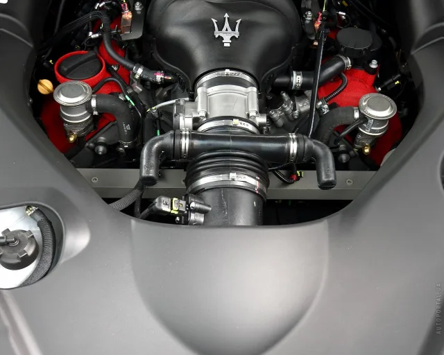 Maserati GranTurismo 4.2 AT — 8