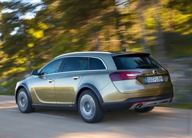 Opel Insignia Country Tourer station wagon — 5