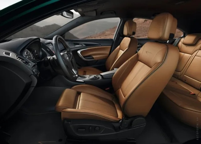 Opel Insignia 2014 седан — 4