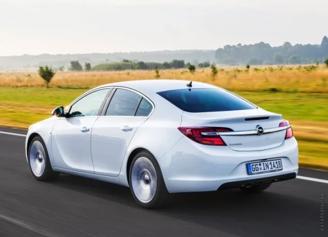 Opel Insignia 2014 седан — 12