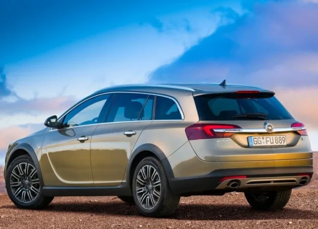 Opel Insignia Country Tourer station wagon — 4