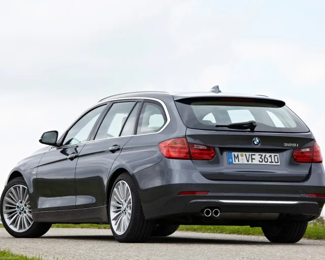 BMW 5 Series Touring 2013 station wagon — 11