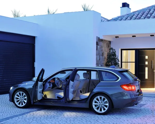 BMW 5 Series Touring 2013 station wagon — 10