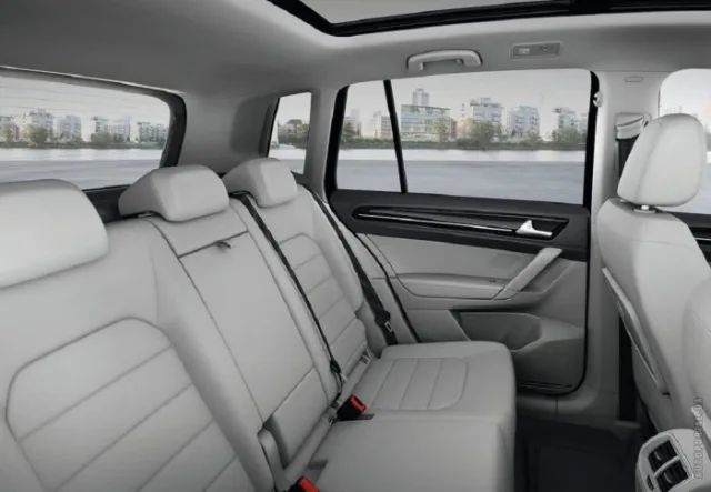 Volkswagen Golf Sportsvan мікроавтобус — 4