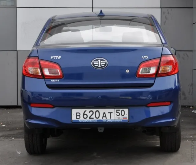 FAW V5 седан — 5