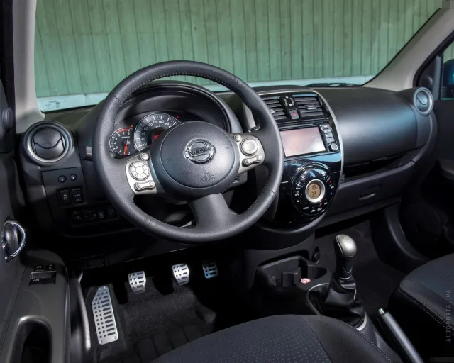 Nissan Micra 2013 5-дверний хетчбек — 2