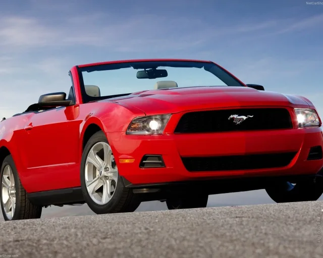 Ford Mustang Convertible 5.0 MT GT — 4