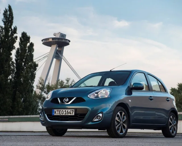 Nissan Micra 2013 5-дверний хетчбек — 8