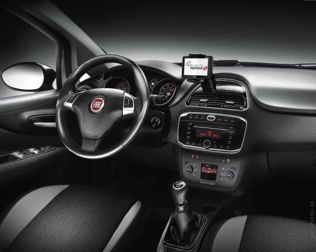 Fiat Punto 2012 5-дверний хетчбек — 2