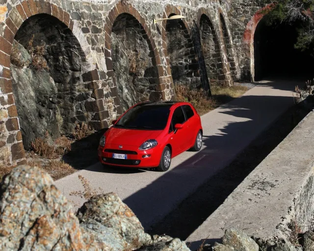 Fiat Punto 2012 5-дверний хетчбек — 10