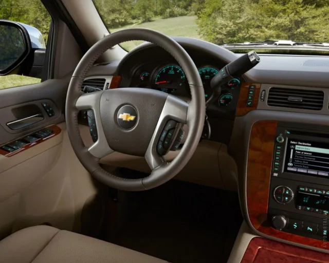 Chevrolet Suburban 5.3 AT LS — 2