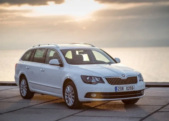 Skoda Superb Combi 1.8 TSI(152) MT Active — 12