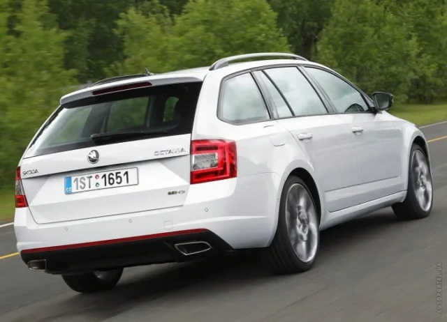 Skoda Octavia Combi RS A7 2013 station wagon — 8
