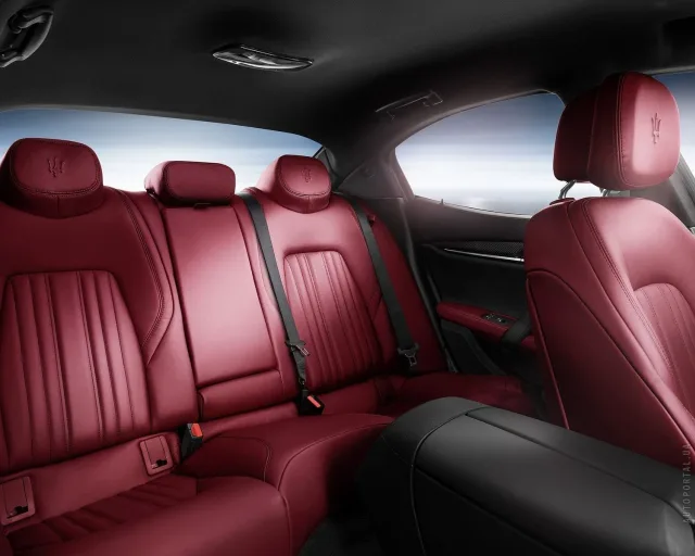 Maserati Ghibli 3.0D AT — 7