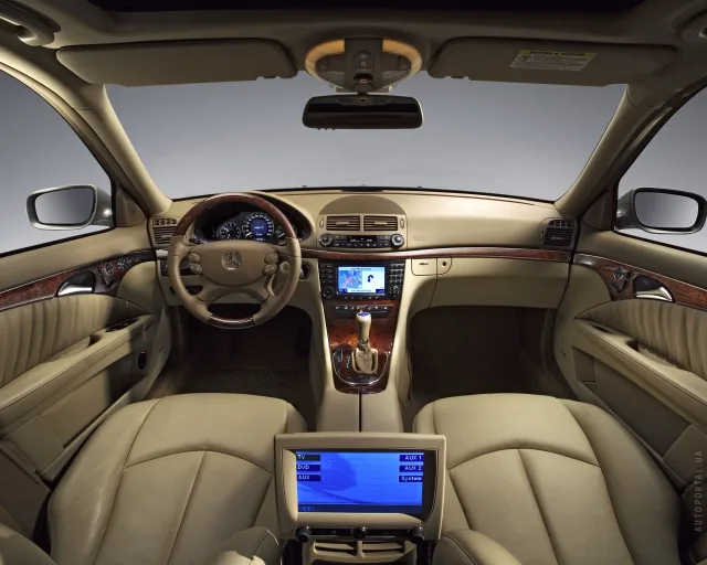 Mercedes-Benz E 320 CDI AT 4Matic — 10