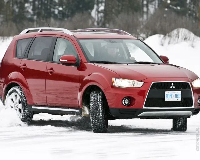 Mitsubishi Outlander XL кросовер — 19