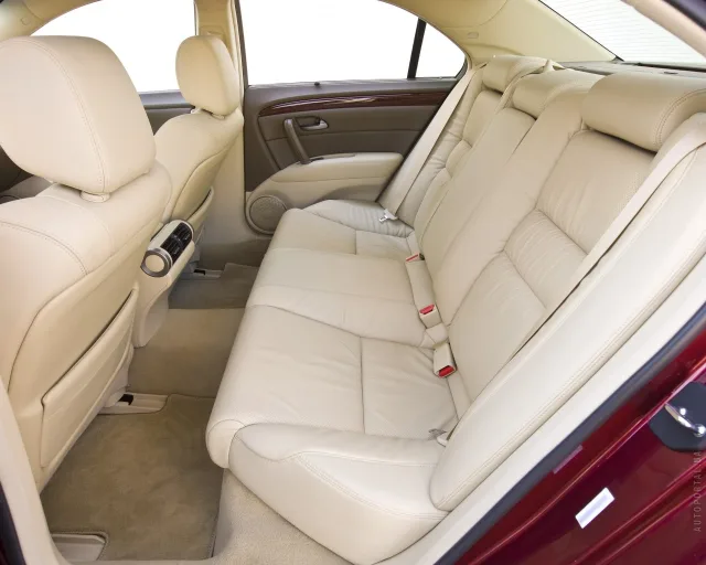 Acura RL 3.7 AT AWD — 8