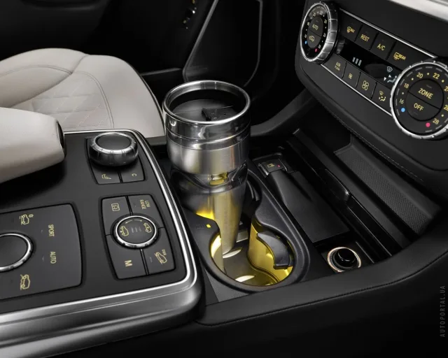 Mercedes-Benz GL-Class 2012 позашляховик — 2