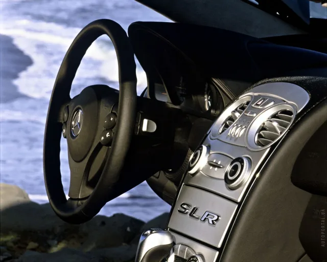 Mercedes-Benz SLR-Class coupe — 21