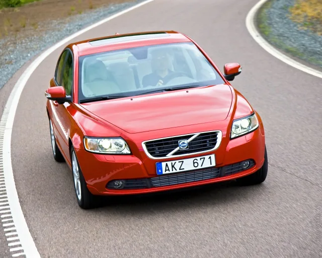 Volvo S40 2004 (Вольво С40) седан — 19