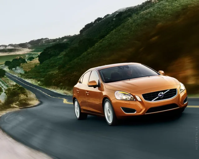 Volvo S60 2010 седан — 18