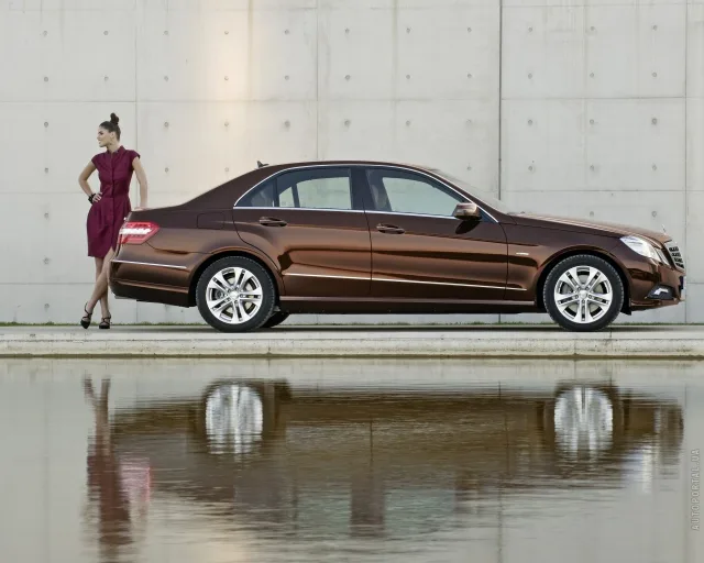 Mercedes-Benz E-Class W212 седан — 25