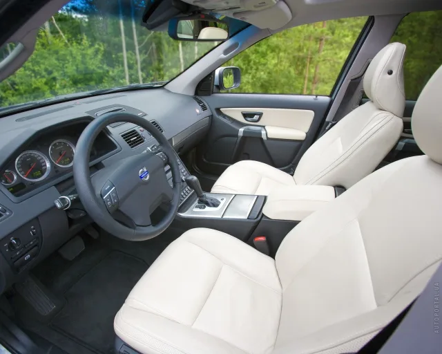 Volvo XC90 2.4D MT Kinetic — 13