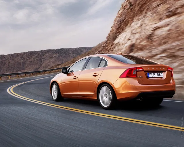 Volvo S60 2010 седан — 17