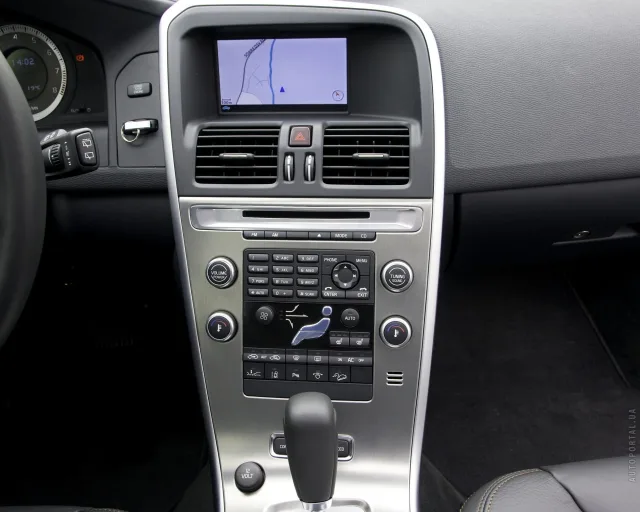 Volvo XC60 2008 кросовер — 4