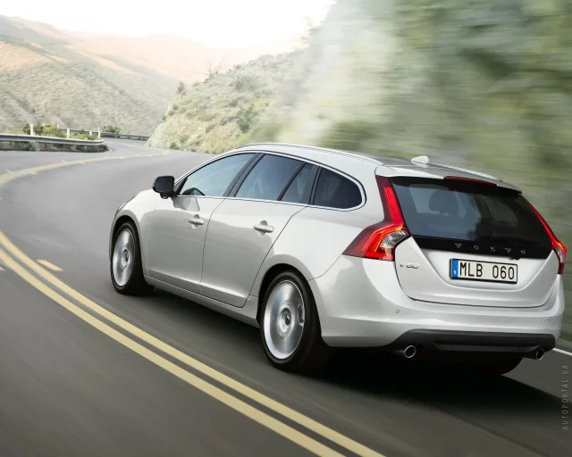 Volvo V60 2010 універсал — 20