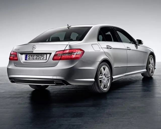 Mercedes-Benz E-Class W212 седан — 24