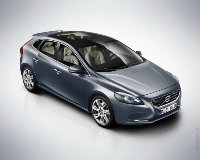 Volvo V40 2.0 D3 MT Base — 10