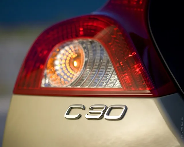 Volvo C30 2.0D MT Base — 21