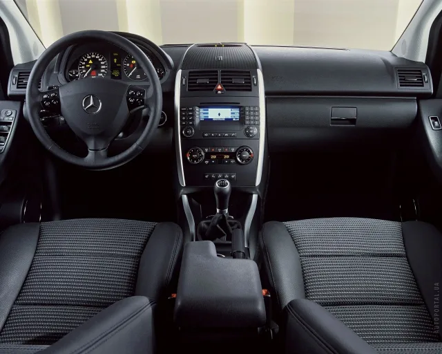 Mercedes-Benz A-Class 2004 3-door microvan — 16