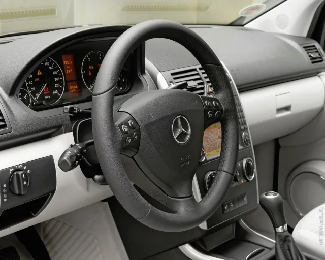 Mercedes-Benz A-Class 2004 3-door microvan — 24
