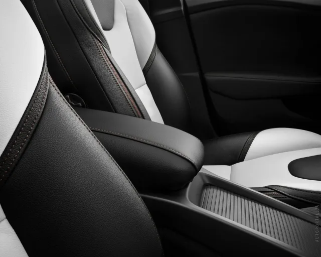 Volvo V40 Cross Country кросовер — 5