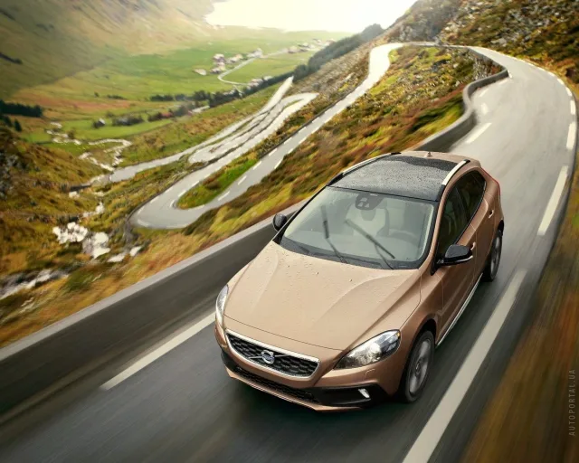 Volvo V40 Cross Country кросовер — 21